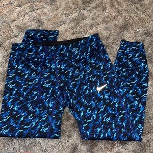 Nike Dry Fit Cropped Leggings. size small. Worn once